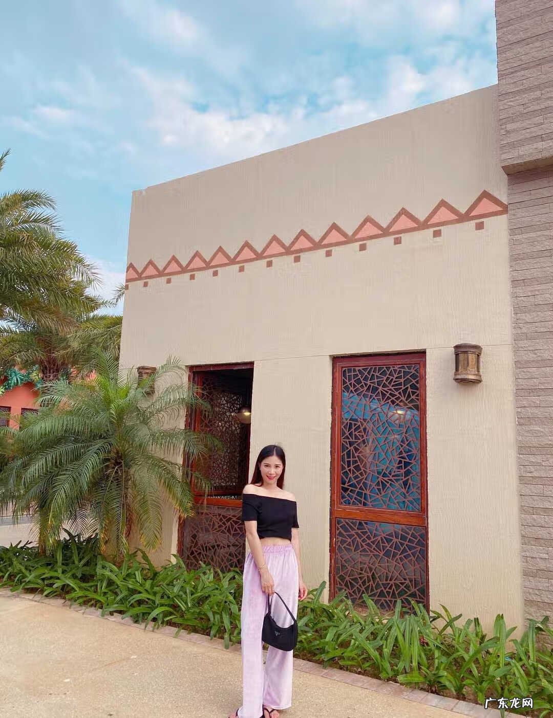 吊带连体裤配什么上衣 吊带连体裤怎么搭配上衣