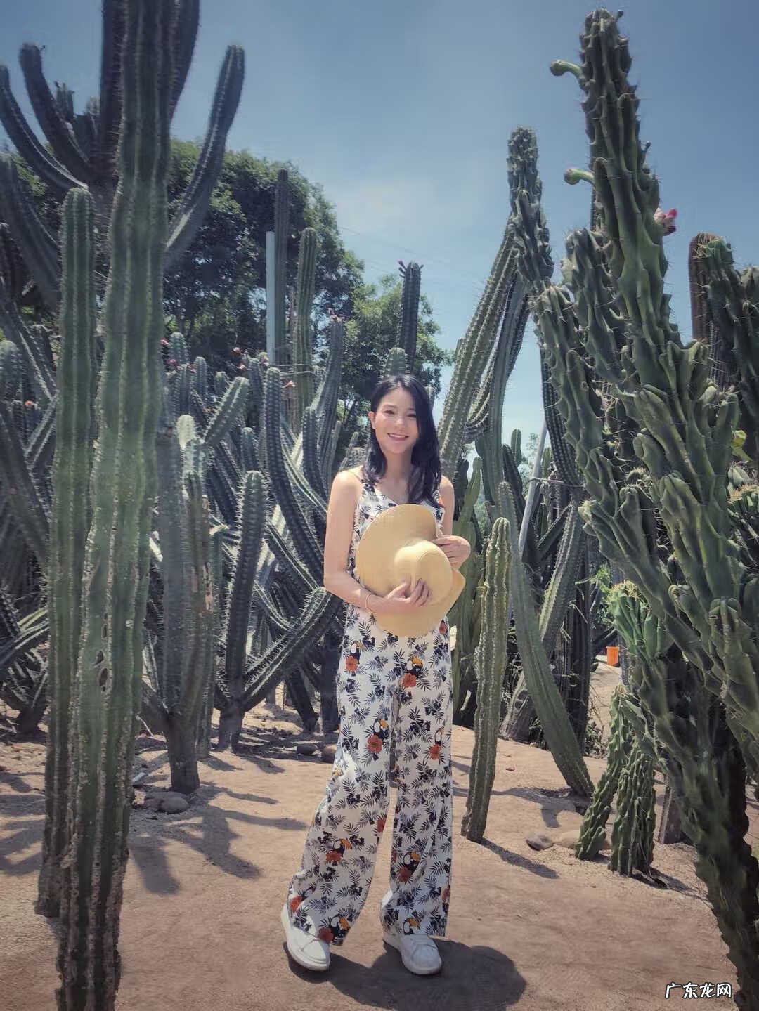 吊带连体裤配什么上衣 吊带连体裤怎么搭配上衣