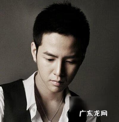 长脸男生适合的发型图