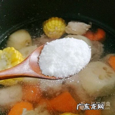 胡萝卜炖排骨汤的禁忌 胡萝卜玉米排骨汤还可以加什么