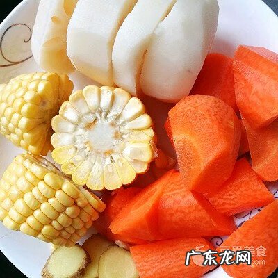 胡萝卜炖排骨汤的禁忌 胡萝卜玉米排骨汤还可以加什么