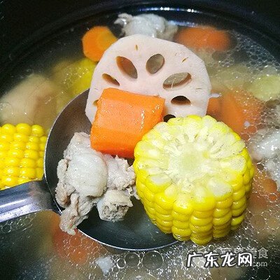 胡萝卜炖排骨汤的禁忌 胡萝卜玉米排骨汤还可以加什么