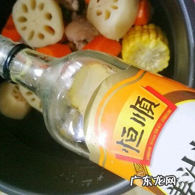 胡萝卜炖排骨汤的禁忌 胡萝卜玉米排骨汤还可以加什么