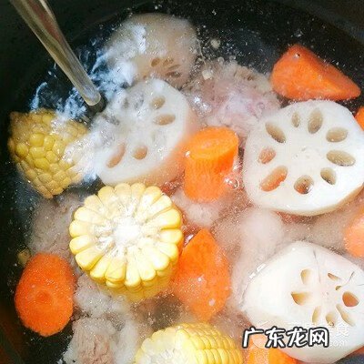 胡萝卜炖排骨汤的禁忌 胡萝卜玉米排骨汤还可以加什么