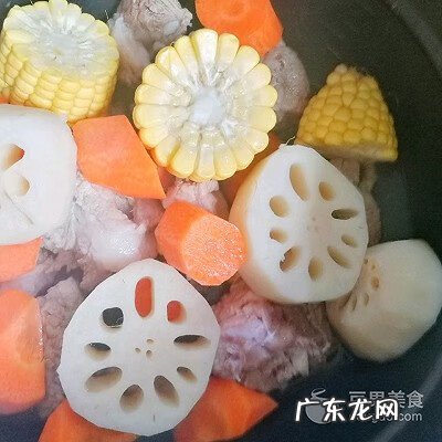 胡萝卜炖排骨汤的禁忌 胡萝卜玉米排骨汤还可以加什么