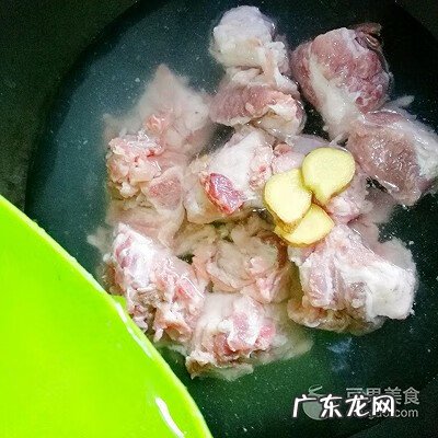 胡萝卜炖排骨汤的禁忌 胡萝卜玉米排骨汤还可以加什么