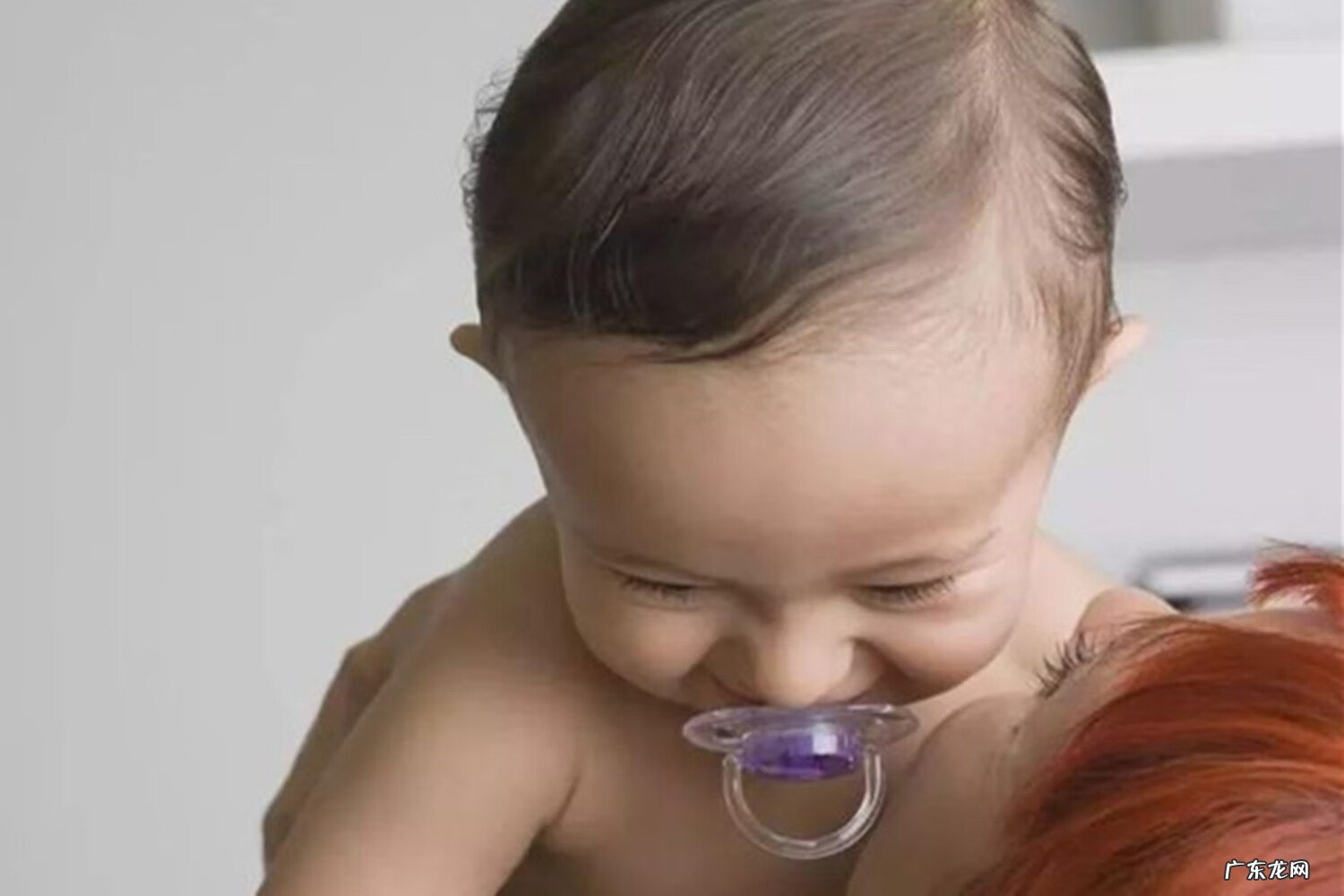 奶睡和安抚奶嘴哪个更好 安抚奶嘴好不好用