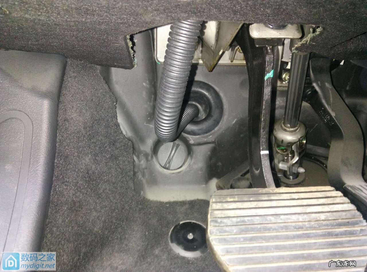 标致408水箱下水管怎么拆卸 标致408空调暖风控制阀