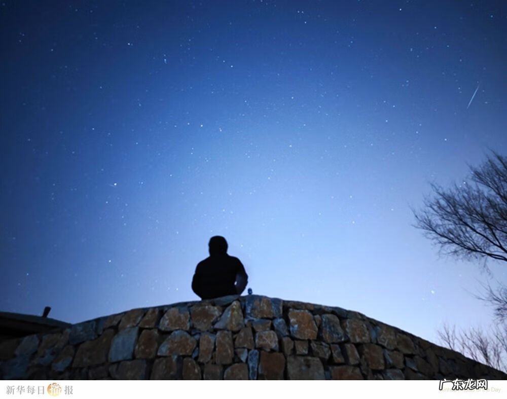 流星坠落 流星落下的图片