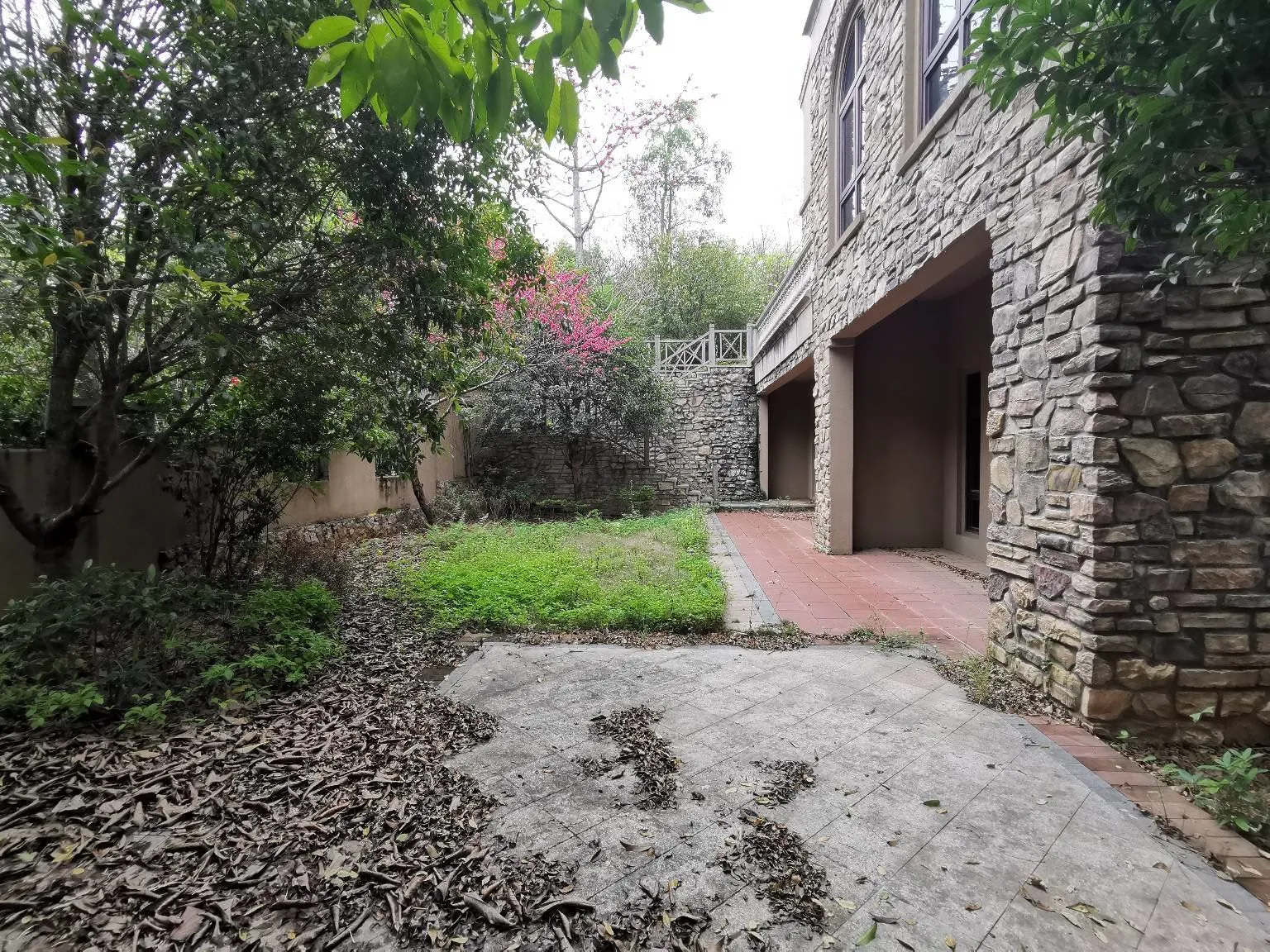 山上建房子风水讲究 小区依山而建 风水