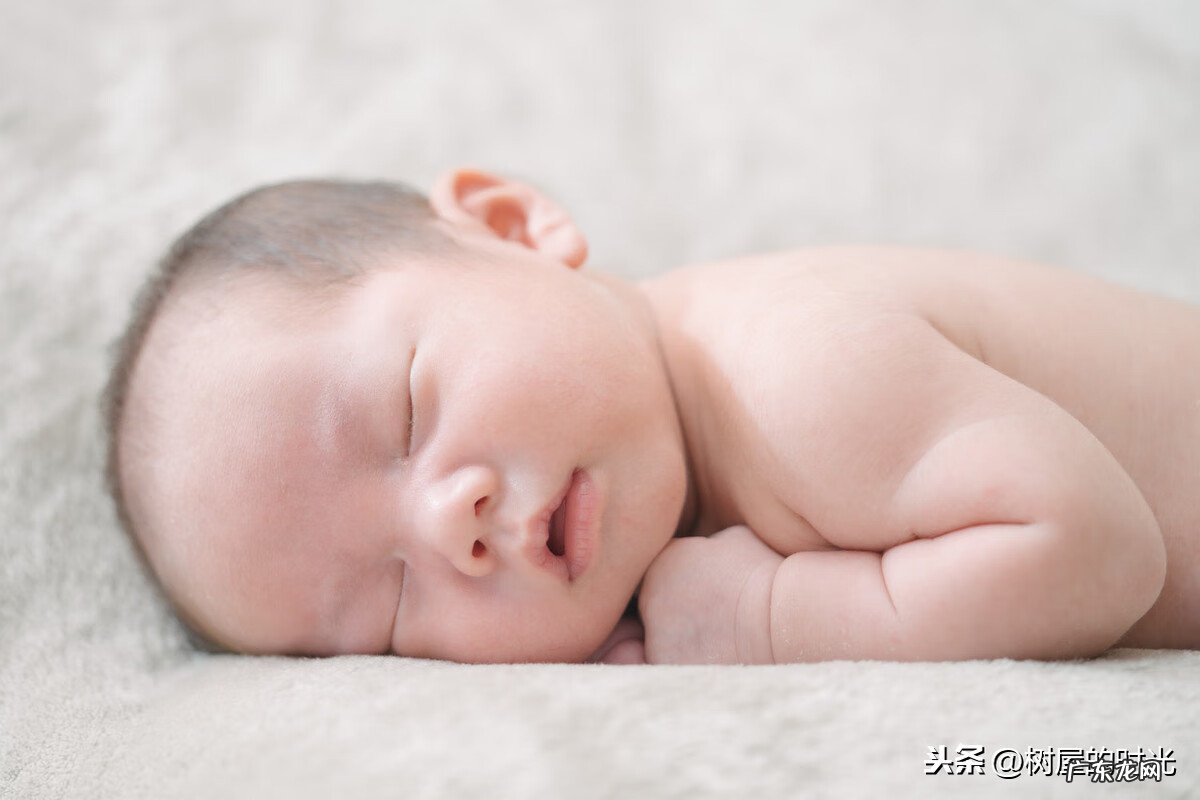 一个半月婴儿一晚上不吃奶 婴儿晚上不吃奶怎么回事