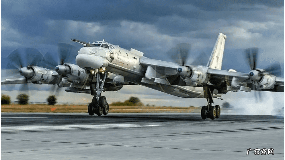 驾驶轰炸机小游戏 图95战略轰炸机游戏