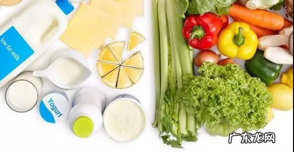 睡觉前多久喝牛奶好 睡前多久喝牛奶比较好