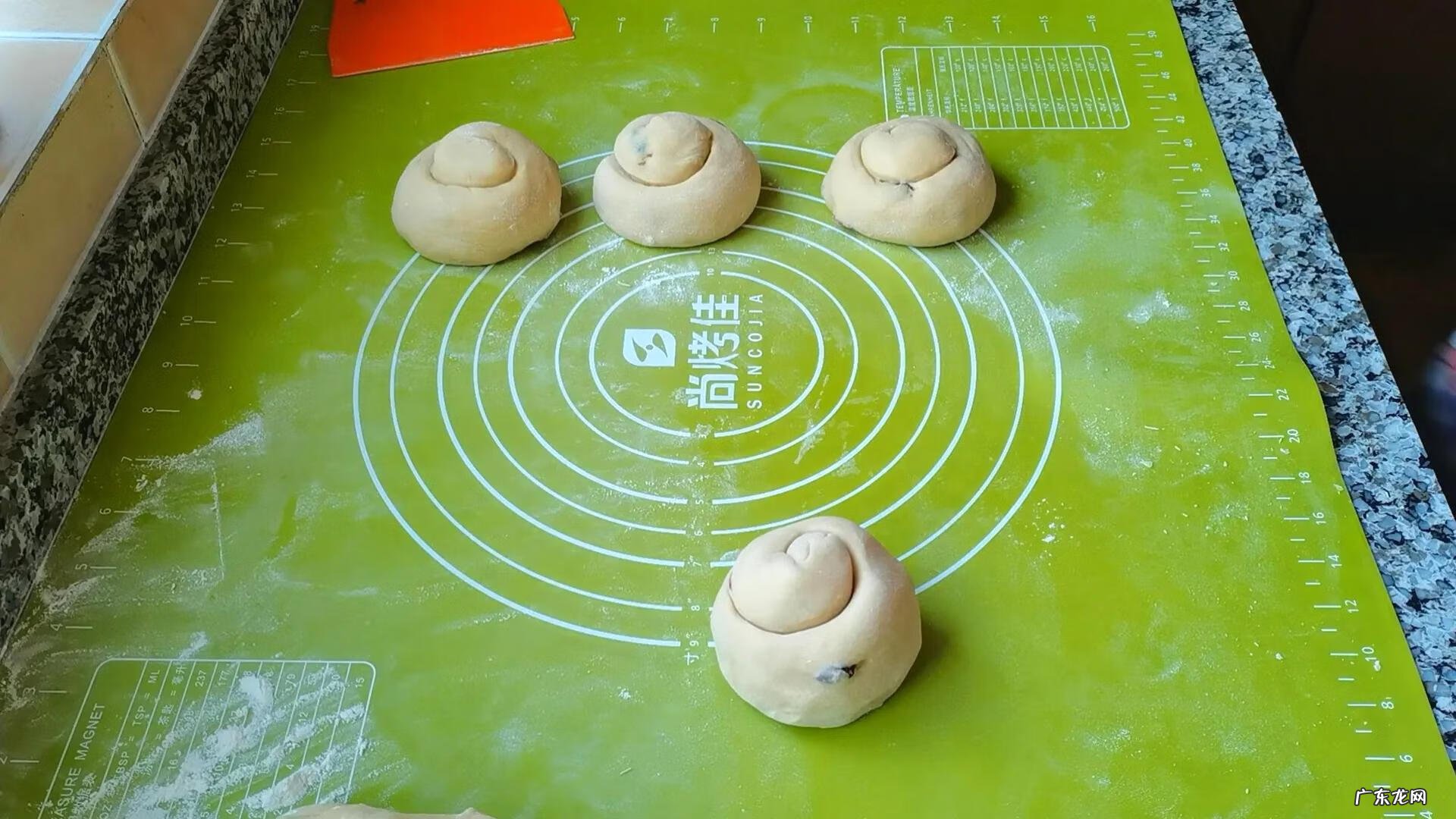 香蕉形状的面包图片 香蕉面包的制作