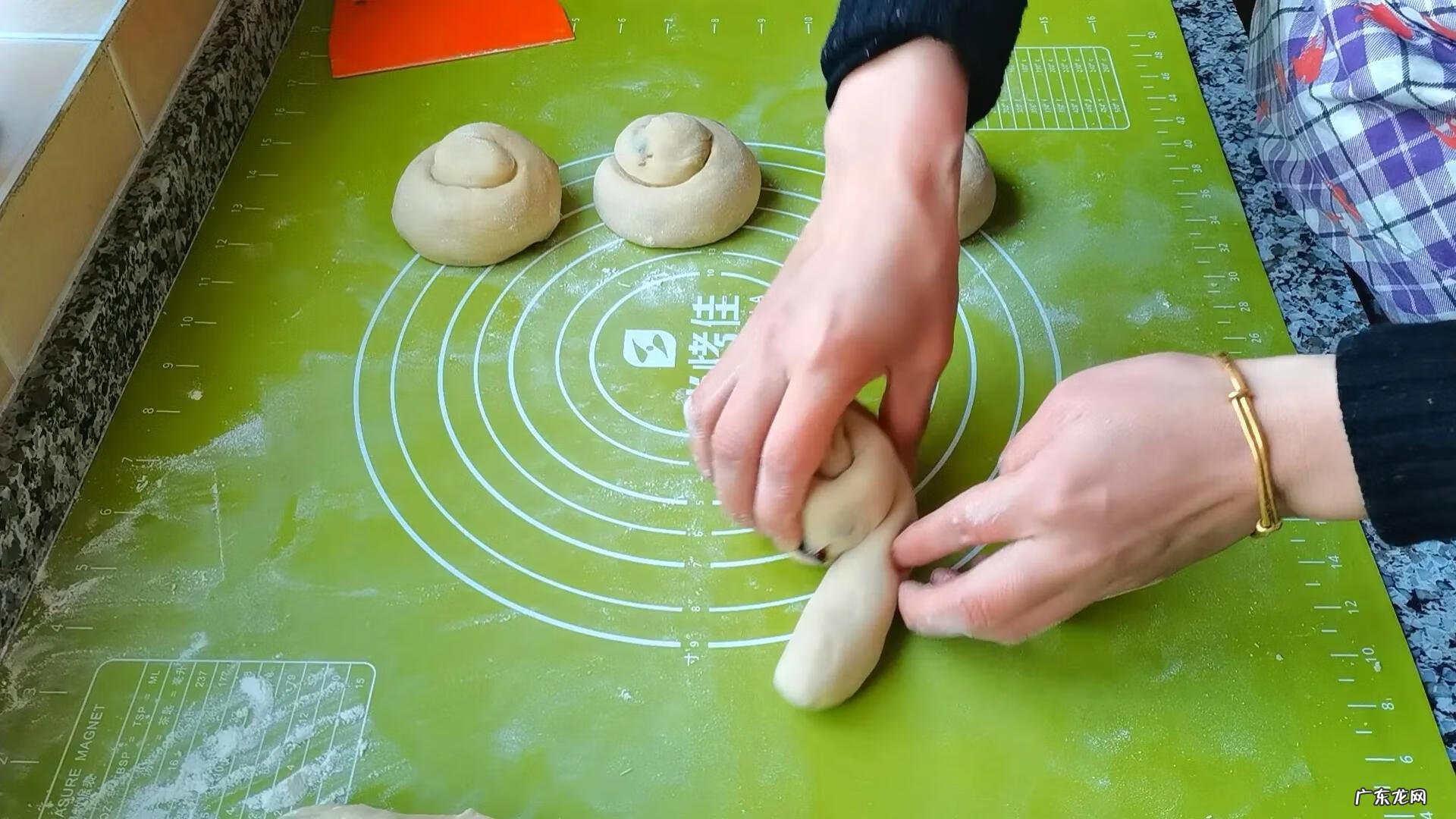 香蕉形状的面包图片 香蕉面包的制作