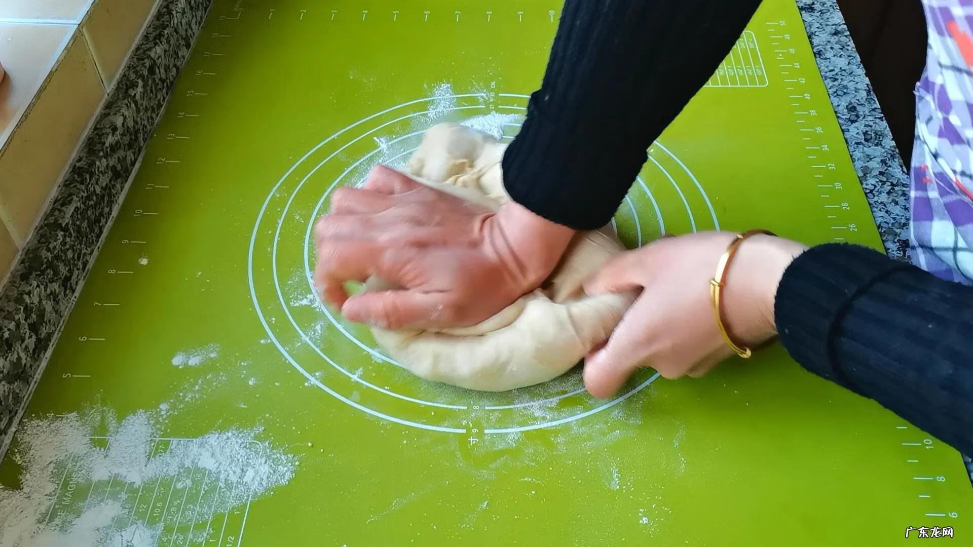 香蕉形状的面包图片 香蕉面包的制作