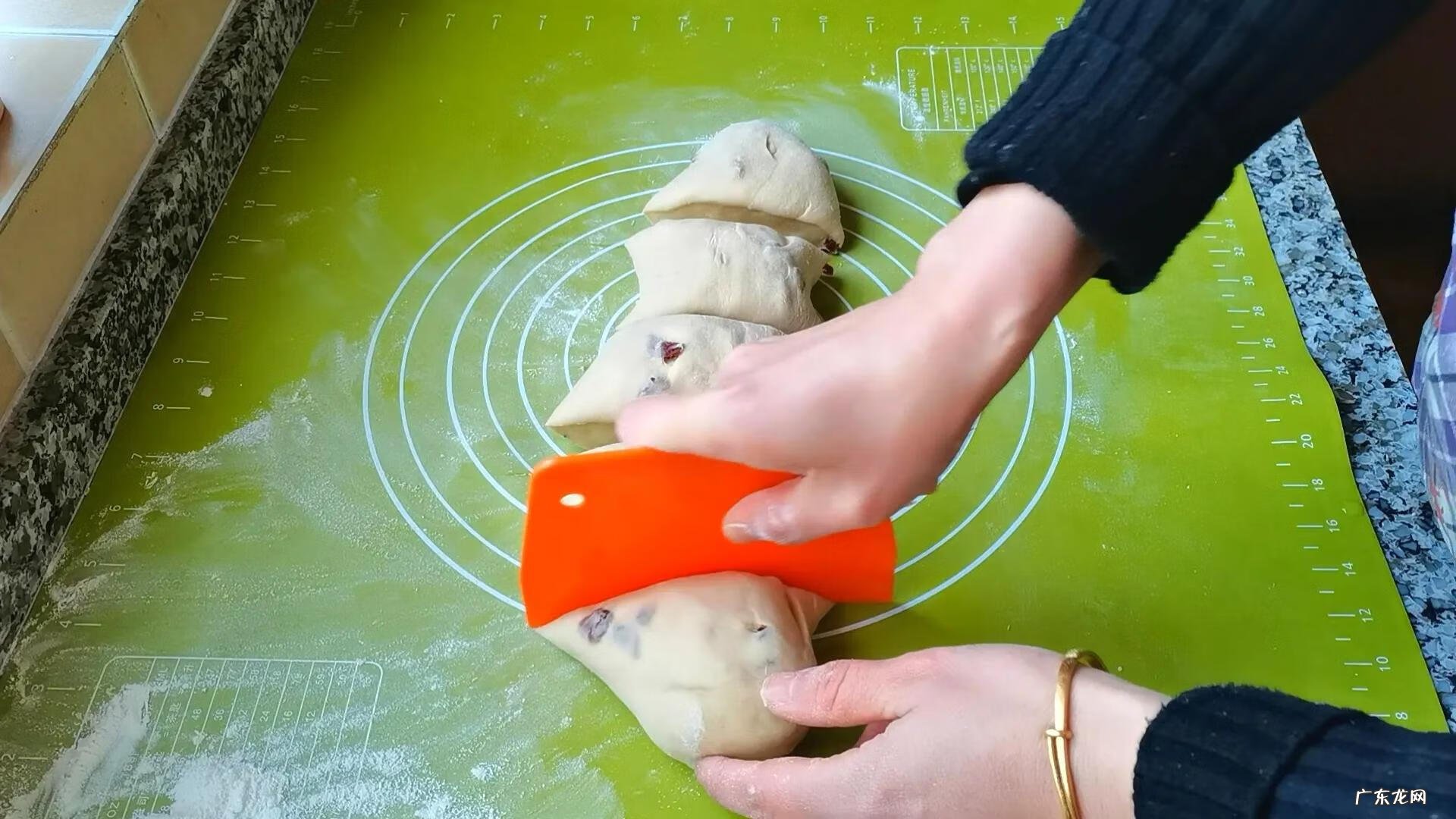 香蕉形状的面包图片 香蕉面包的制作