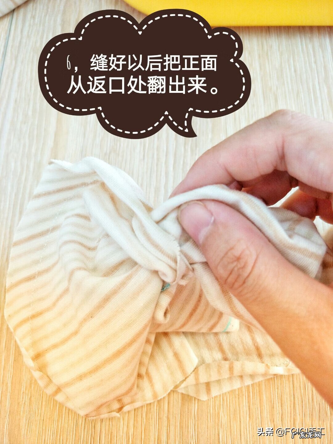 圆形围嘴的制作方法 围嘴的做法大全