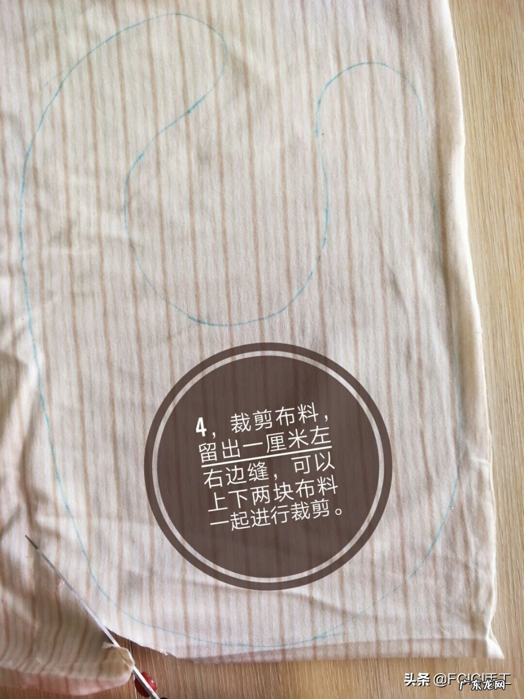 圆形围嘴的制作方法 围嘴的做法大全