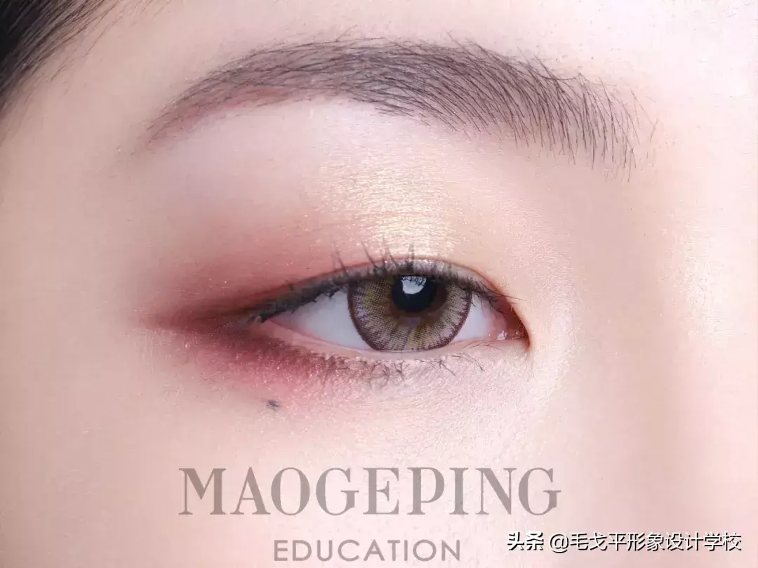 内双怎么画眼影图解 内双怎么画眼妆图