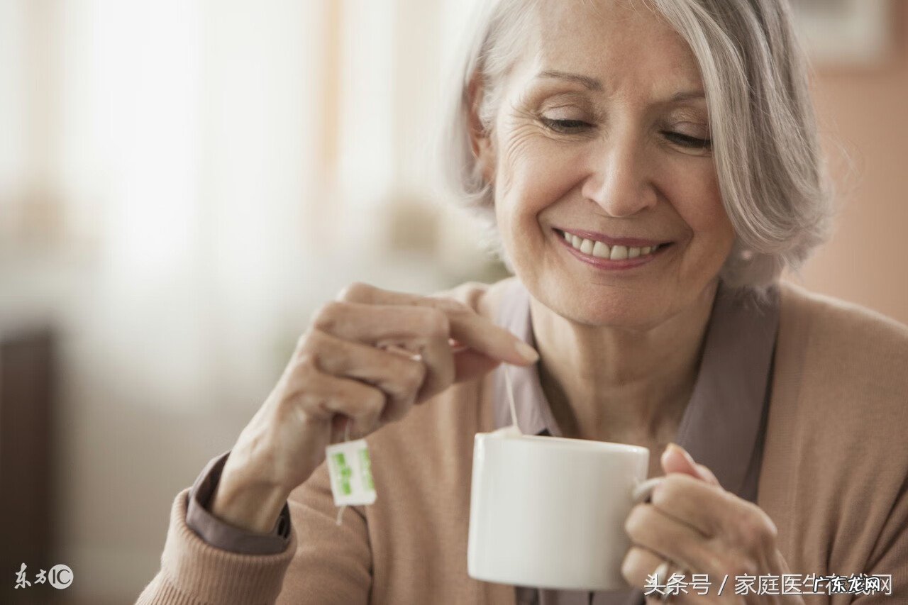 女生,左脸长了一根白毛 女人左脸长白毛