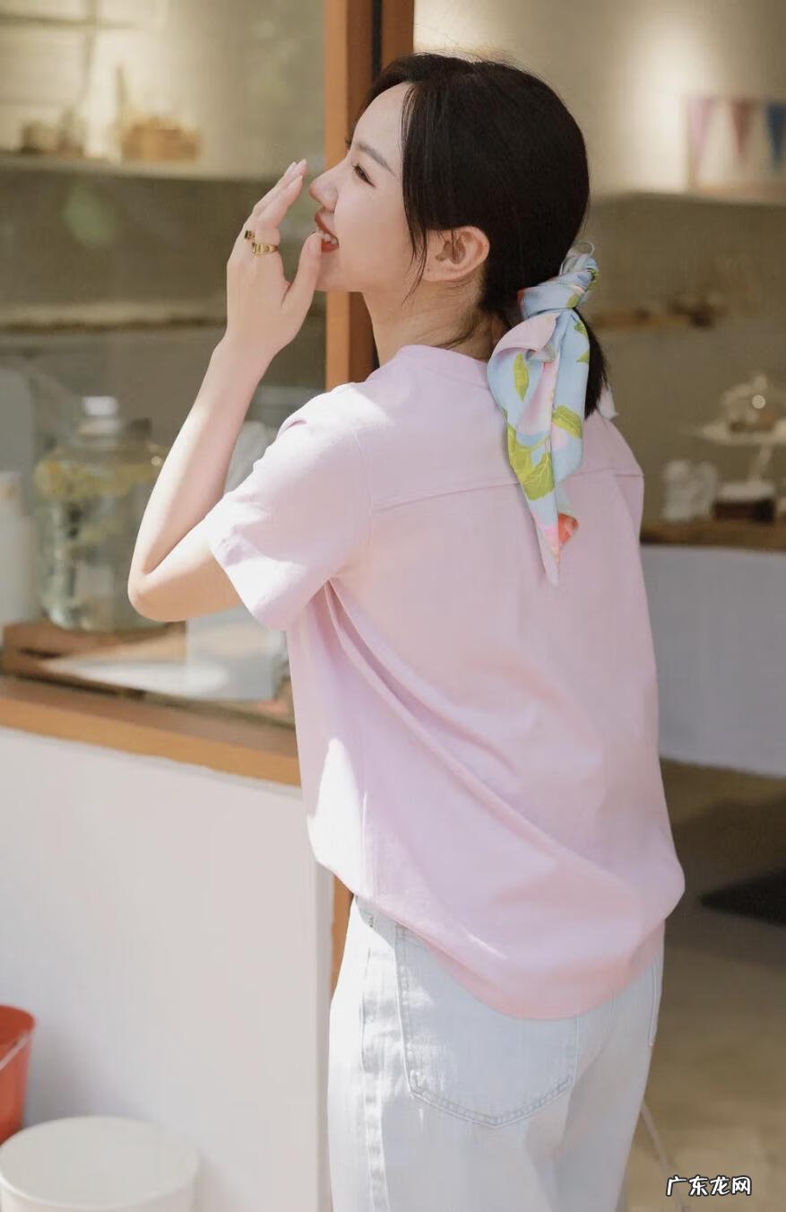 丝巾的各种搭配 怎么搭配丝巾