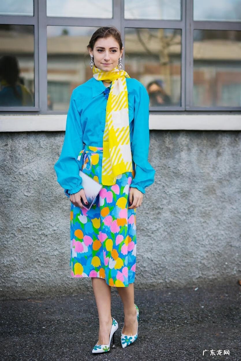 丝巾的各种搭配 怎么搭配丝巾