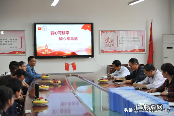 红领巾相约中国梦歌词 红领巾相约中国梦ppt模板