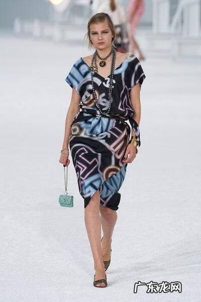 夏奈尔女装格纹呢面料 夏奈尔女装款式