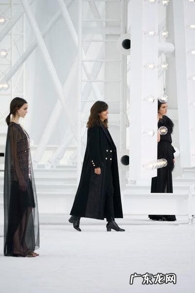 夏奈尔女装格纹呢面料 夏奈尔女装款式