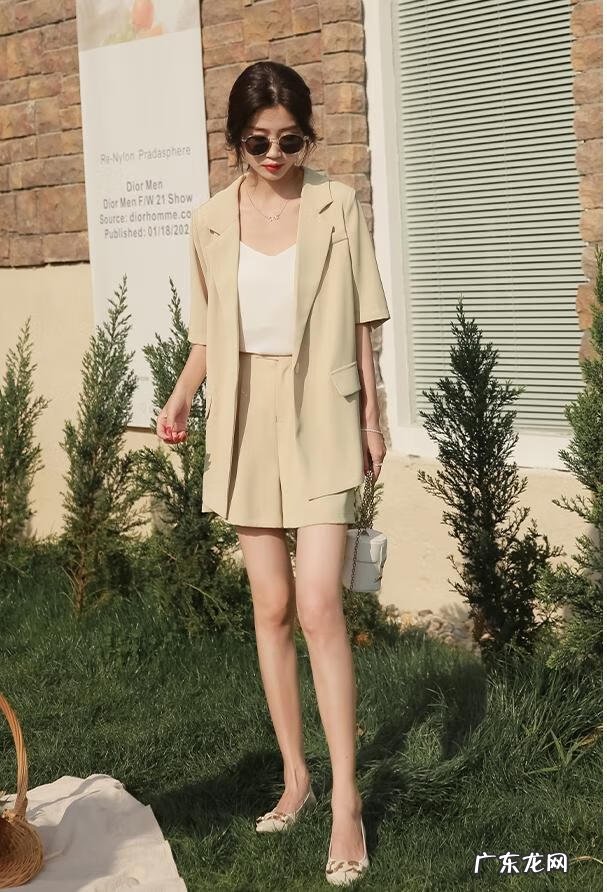 肩宽胯宽的女生穿衣搭配技巧 肩膀宽的女生穿衣搭配