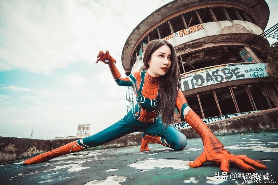 大战巨型蜘蛛 超级蜘蛛侠