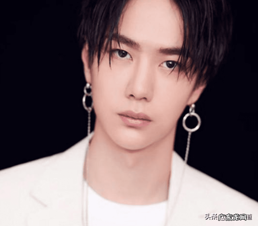 胸前r环是什么 乳环是什么东东