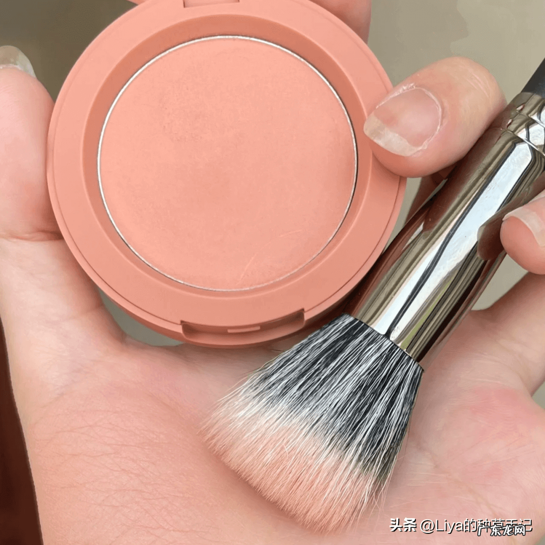 化妆步骤和技巧 新手化妆技巧有哪些