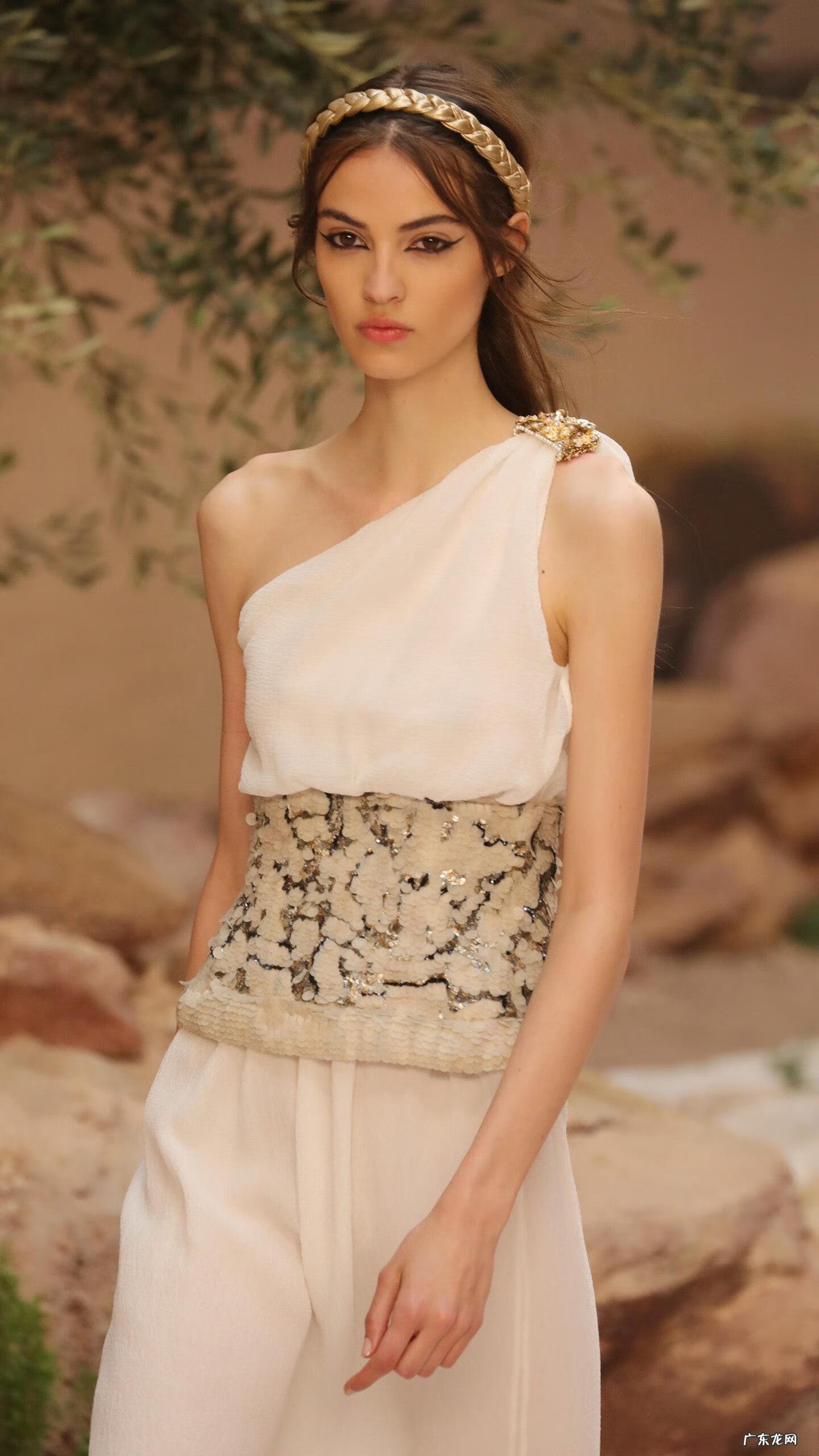 身材苗条怎么写 身材苗条的八字