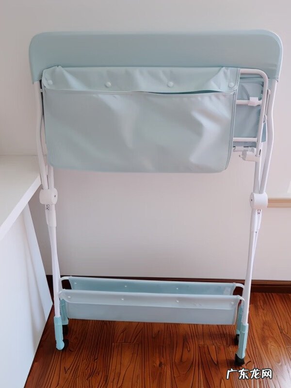 宝贝换尿布 换尿布台