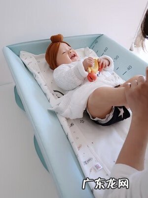 宝贝换尿布 换尿布台