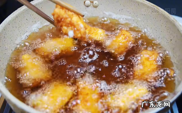 婴儿吃太多喷出来 宝宝快点喷出来