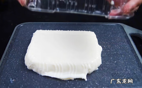 婴儿吃太多喷出来 宝宝快点喷出来