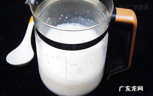 婴儿吃太多喷出来 宝宝快点喷出来