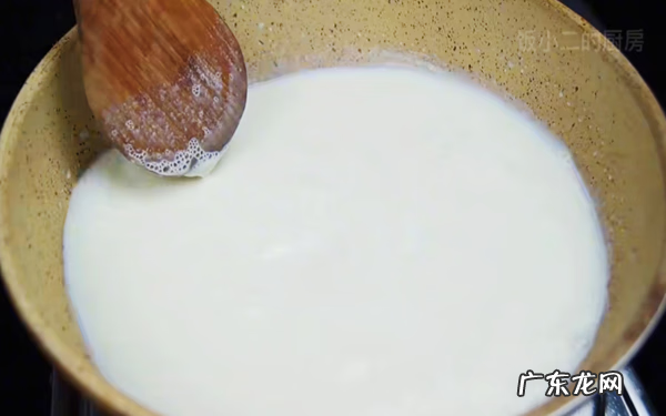 婴儿吃太多喷出来 宝宝快点喷出来