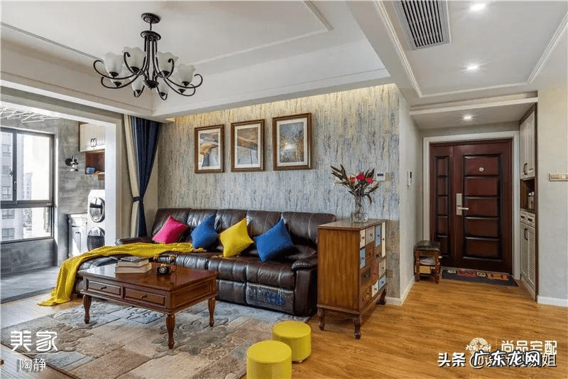 客厅电视机墙设计风水禁忌 红色门配什么影视墙