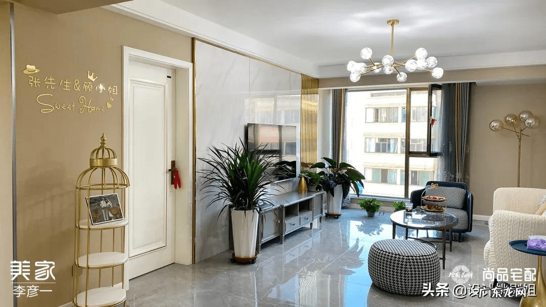 客厅电视机墙设计风水禁忌 红色门配什么影视墙