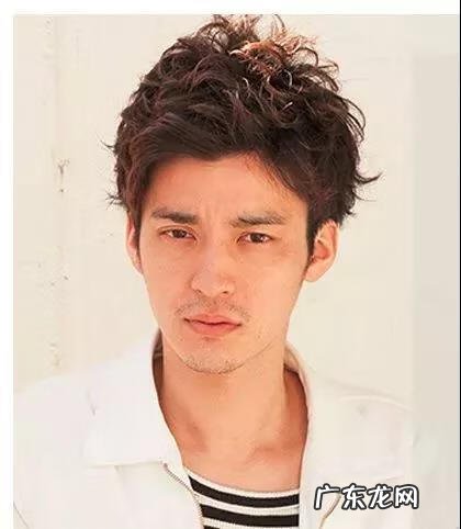 瓜子脸男学生发型 男士瓜子脸的发型设计
