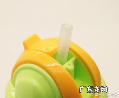 婴幼儿喝水用什么杯子 宝宝喝水杯子的顺序