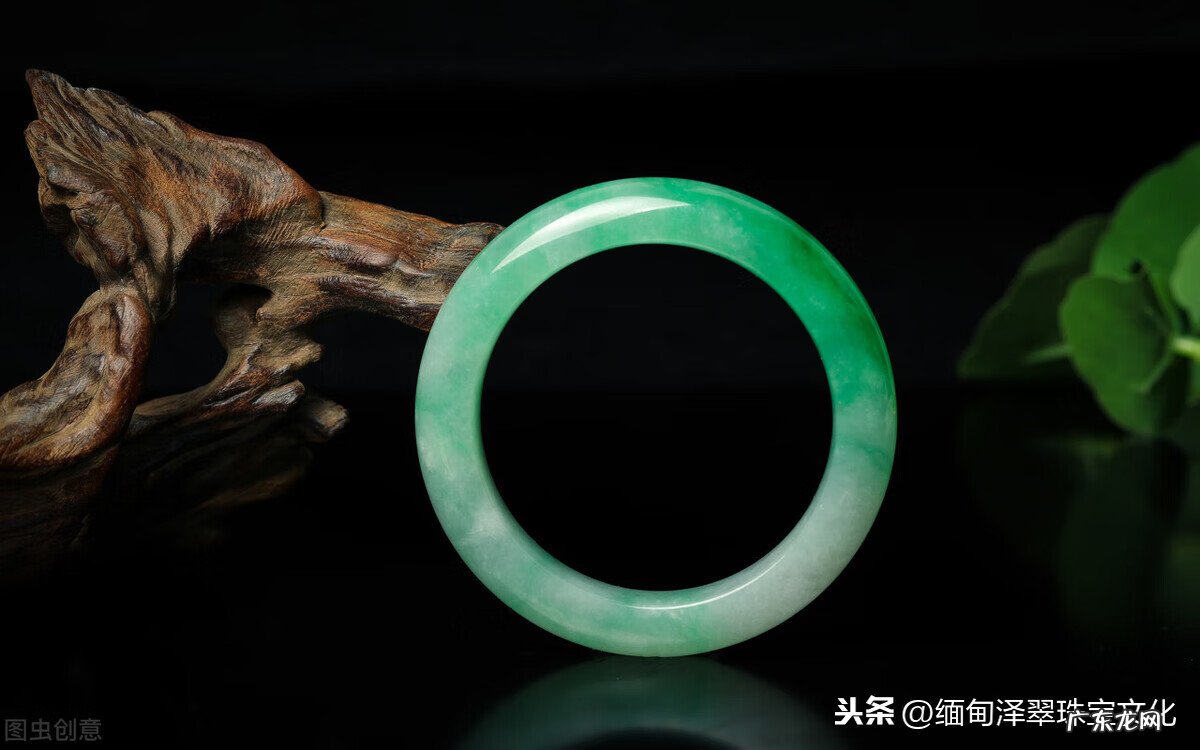 金手镯戴哪只手风水好 手镯尺寸风水