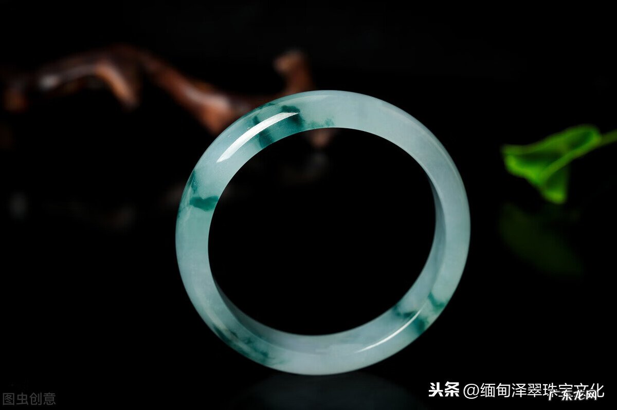 金手镯戴哪只手风水好 手镯尺寸风水