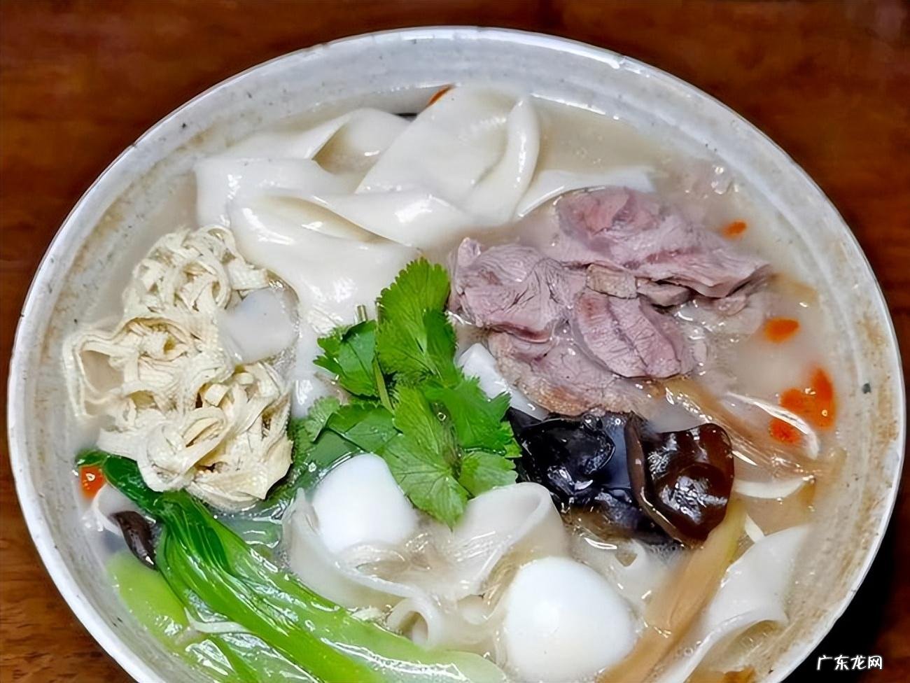 河南都有什么特色美食?烩面、胡辣汤、道口烧鸡、开封灌汤包