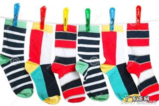 脚底脱皮是怎么回事 脚气脚底脱皮怎么办