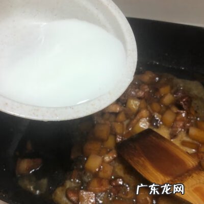 土豆烧肉的做法窍门 土豆烧肉用什么肉比较好